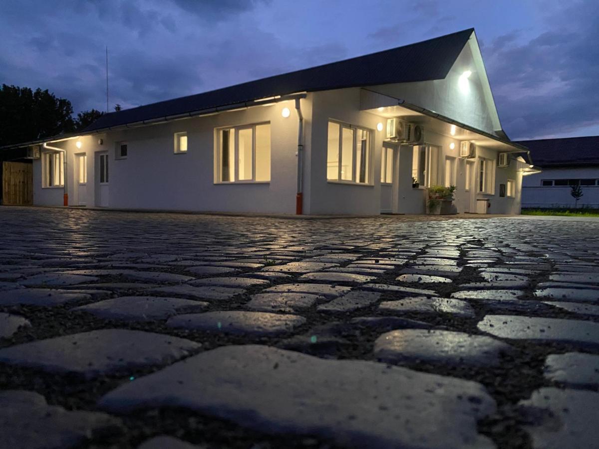 Pixel Guesthouse Tîrgu Secuiesc المظهر الخارجي الصورة
