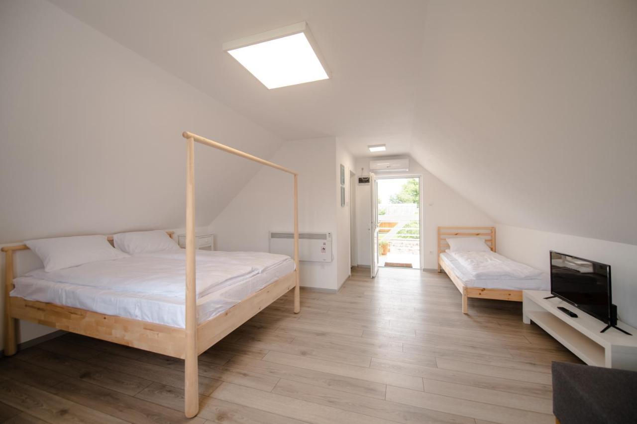 Pixel Guesthouse Tîrgu Secuiesc المظهر الخارجي الصورة
