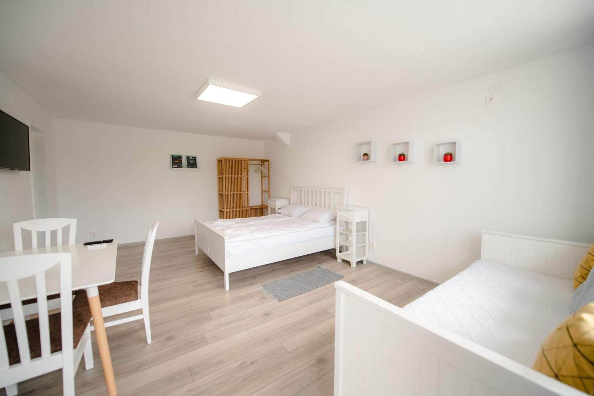 Pixel Guesthouse Tîrgu Secuiesc المظهر الخارجي الصورة